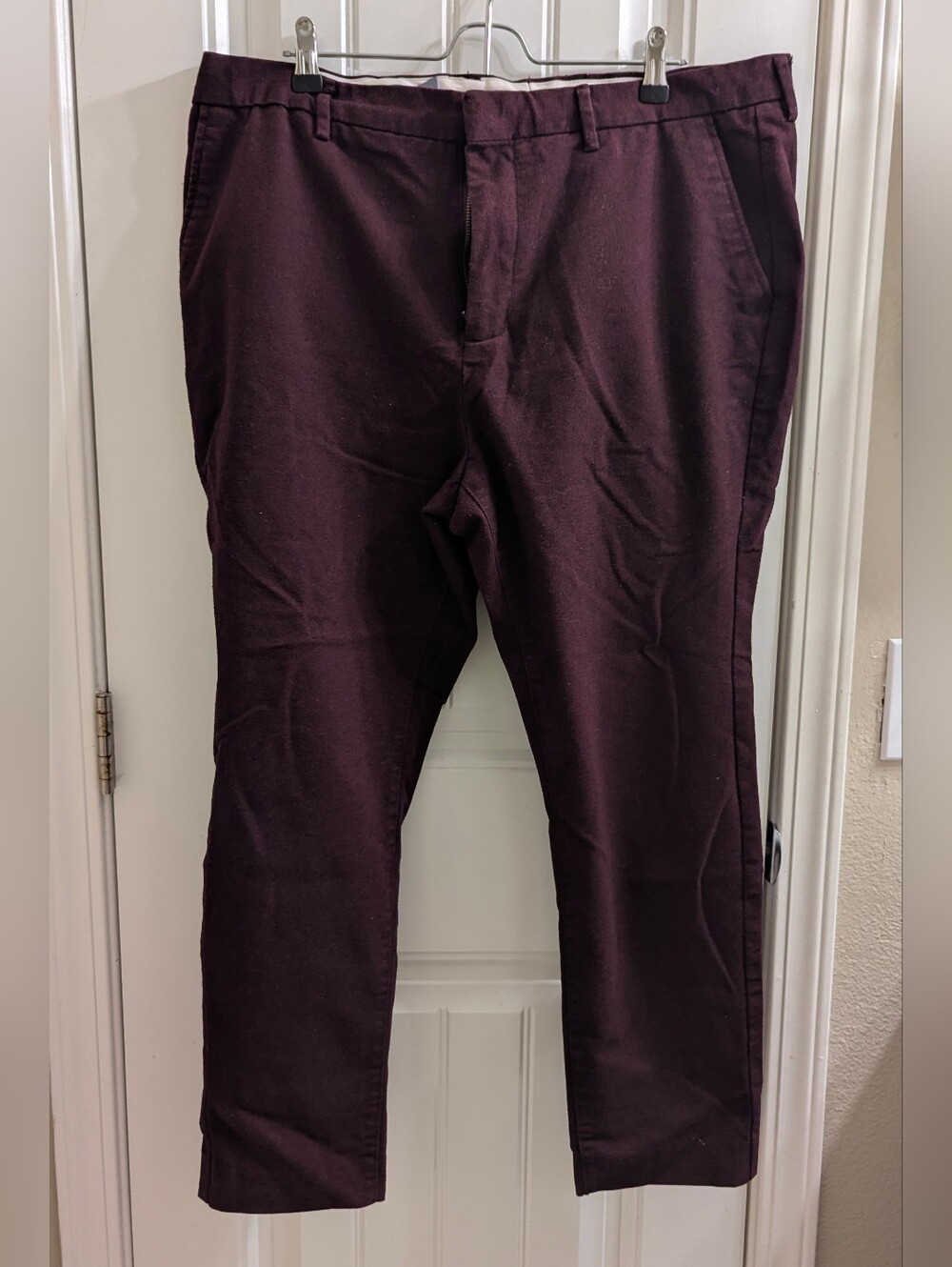 Old Navy 38x30 Men's Chinos in Maroon
